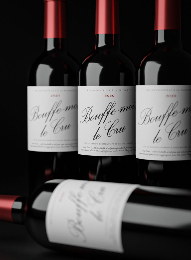 Vin rouge Bouffe moi l’Cru servi à table – idée de vin Saint-Émilion Grand Cru pour un dîner entre amis ou un cadeau humoristique.